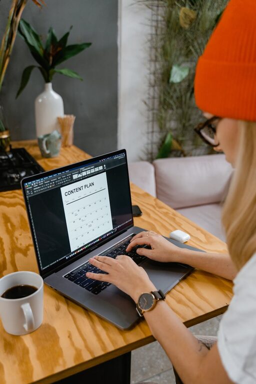 Simple Ways to Personalize Your Workspace for Comfort and Creativity